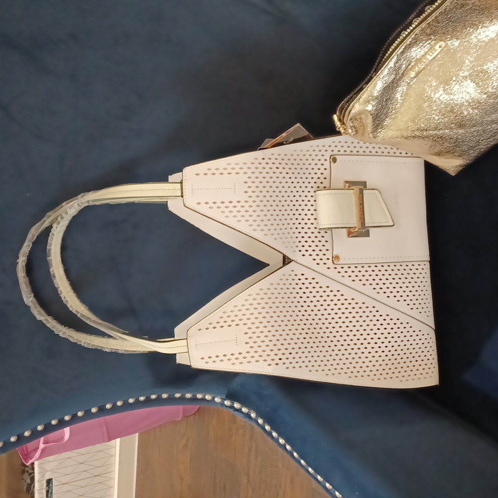 Brand new with tags gorgeous Nicole Lee handbag. Also comes with dust cover bag